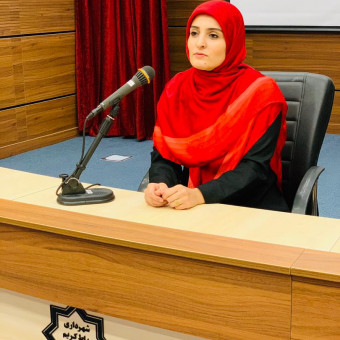 نگار شریعت نیا