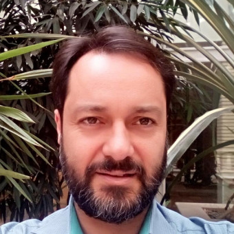 دکتر پویا پیرملکی