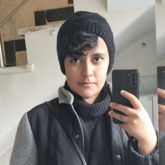 آیناز عباسلو