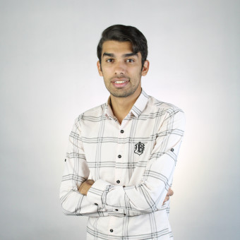 علیرضا اکبری