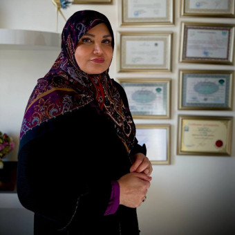 دکتر گیتا منعمیان