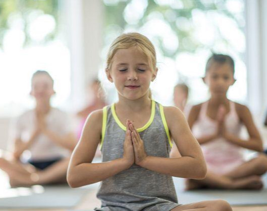 وبینار یوگا برای کودکان