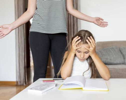 چگونه با تنبلی در نوشتن تکالیف بچه ها رفتار کنیم!؟