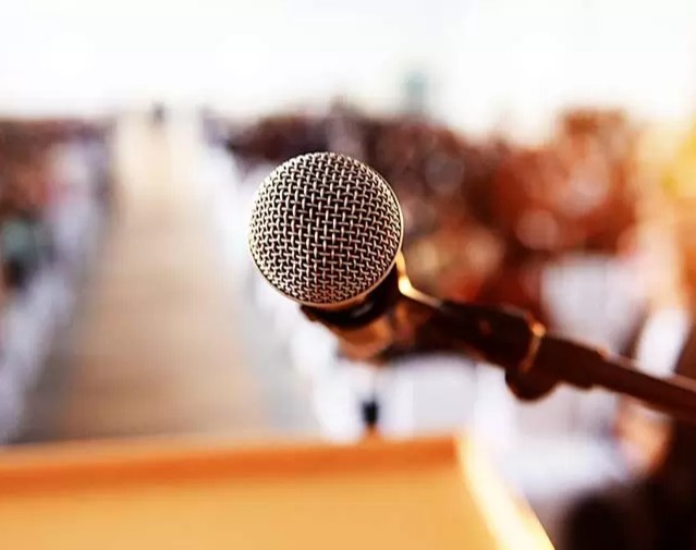 وبینار با صدات بدرخش! ۵ راز طلایی برای صحبت کردن جذاب، اثرگذار و ماندگار