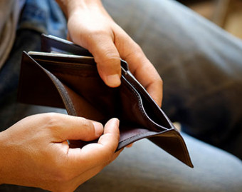 وبینار فقر احمق میکند